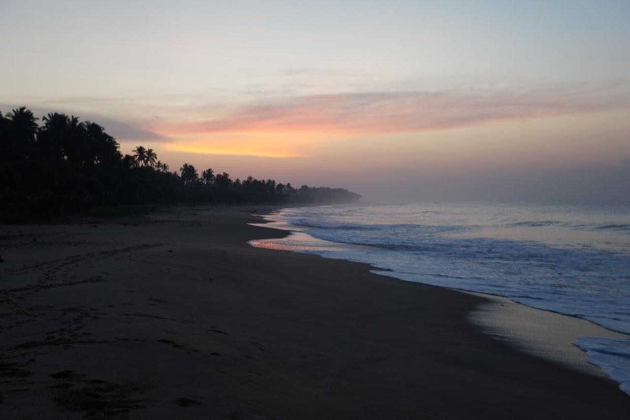 Lanka Beach Bungalows Tangalle Bagian luar foto